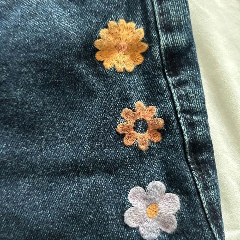 Hollister Dark Blue Jean Shorts with Floral Embroidery size 11 - Picture 3 of 7